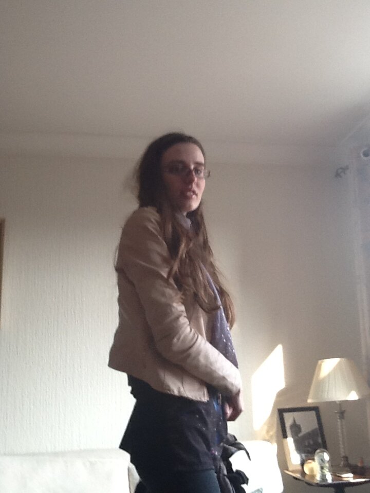 Hi, I'm Jess. I'm 24 years old. I would like people to message me on Twitter please and thank you. Xx