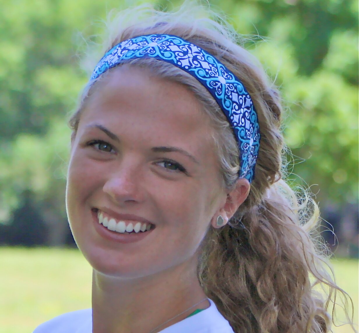 A headband that looks great & stays put!                                         Simple, Stylish, & Smart!