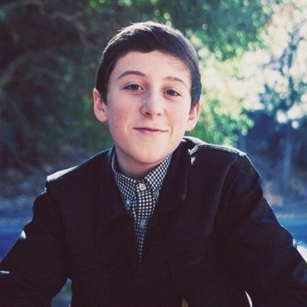 THIS IS FREE FOLLOW FROM @O2Lrocket and @marsyasdrn , They WILL AUTO FOLLOW BACK -STAY GUCCI & RAD-