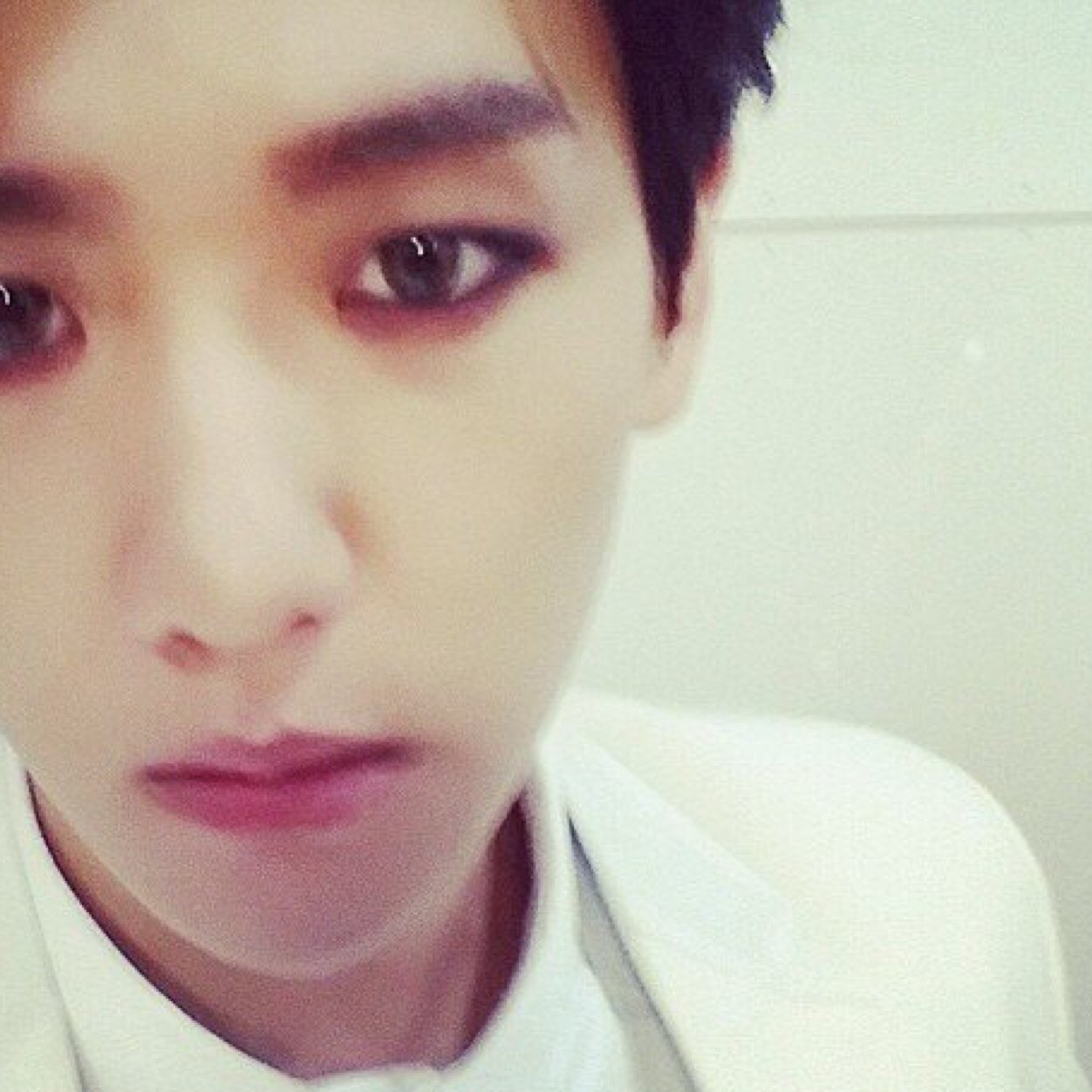 ⇒EXO 변백현 : 140510 FAKE 【 王子の隣 @61_PCY_bot 】