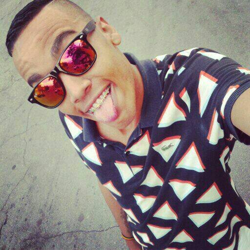 19 Anos , Solteiro u.u , Instagram @_romerinho13 , whats 949794432