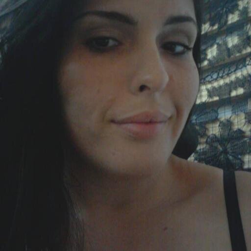 Estilista, Designer de Acessórios e apaixonada por cor, movimento, fluidez, design filmes, sabores e pela vida!!!
http://t.co/EQ8jGOFYaz