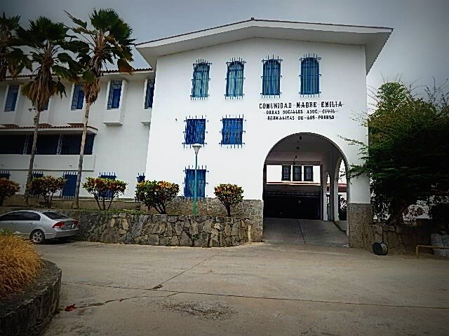 Ancianato/Fundación Comunidad     Madre Emilia