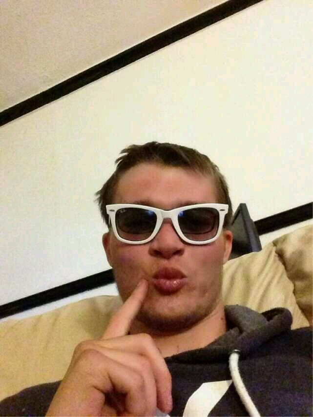Ryan 19. Live in South Kikby,Pontefract. Work as a mechanic. dF eGo | My Bro BBM-76979FC1 | #46,Mw3,SnD #12,Ghosts. No Smoke, No Poke!
