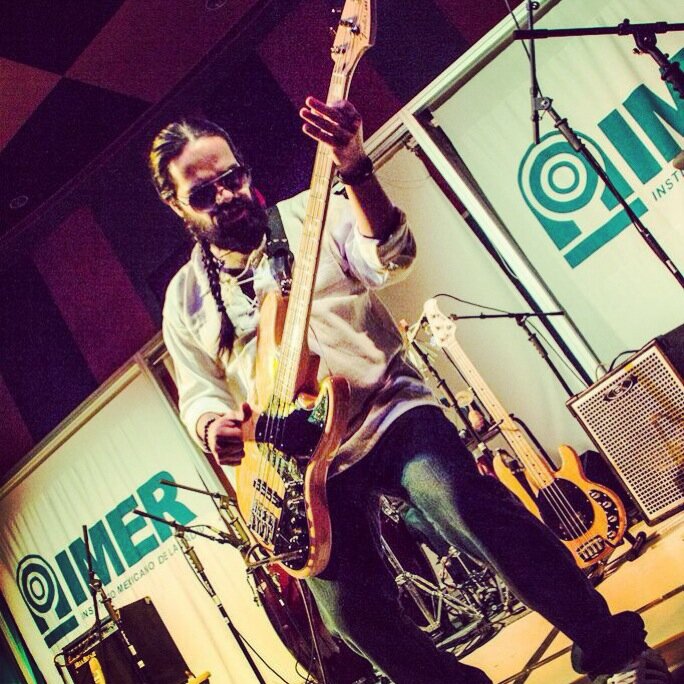 Bajista en @Mamastroficos y @Spinegroovingmachine Funk & Jazz. https://t.co/D6NyAKbtNj https://t.co/j6D2Yl3i4x
