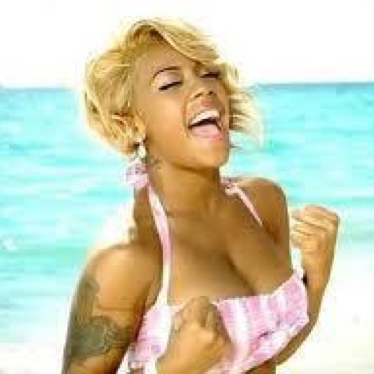 Haru Twenty4 7のmikaさんを多分一番respectしてるんだと思う あの方の歌 歌詞に出会ってからもののいろんな考えがかなり変わった 生き方も考え方も好き 解散した今でも私の中では宝物