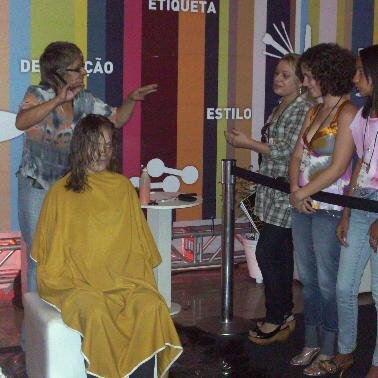 REFIXada =  FISIOCORTE ARTE EM NAVALHAR SEU CABELO . Na queda de cabelo/REFIX.   27 9818-8610 / 3032-1744