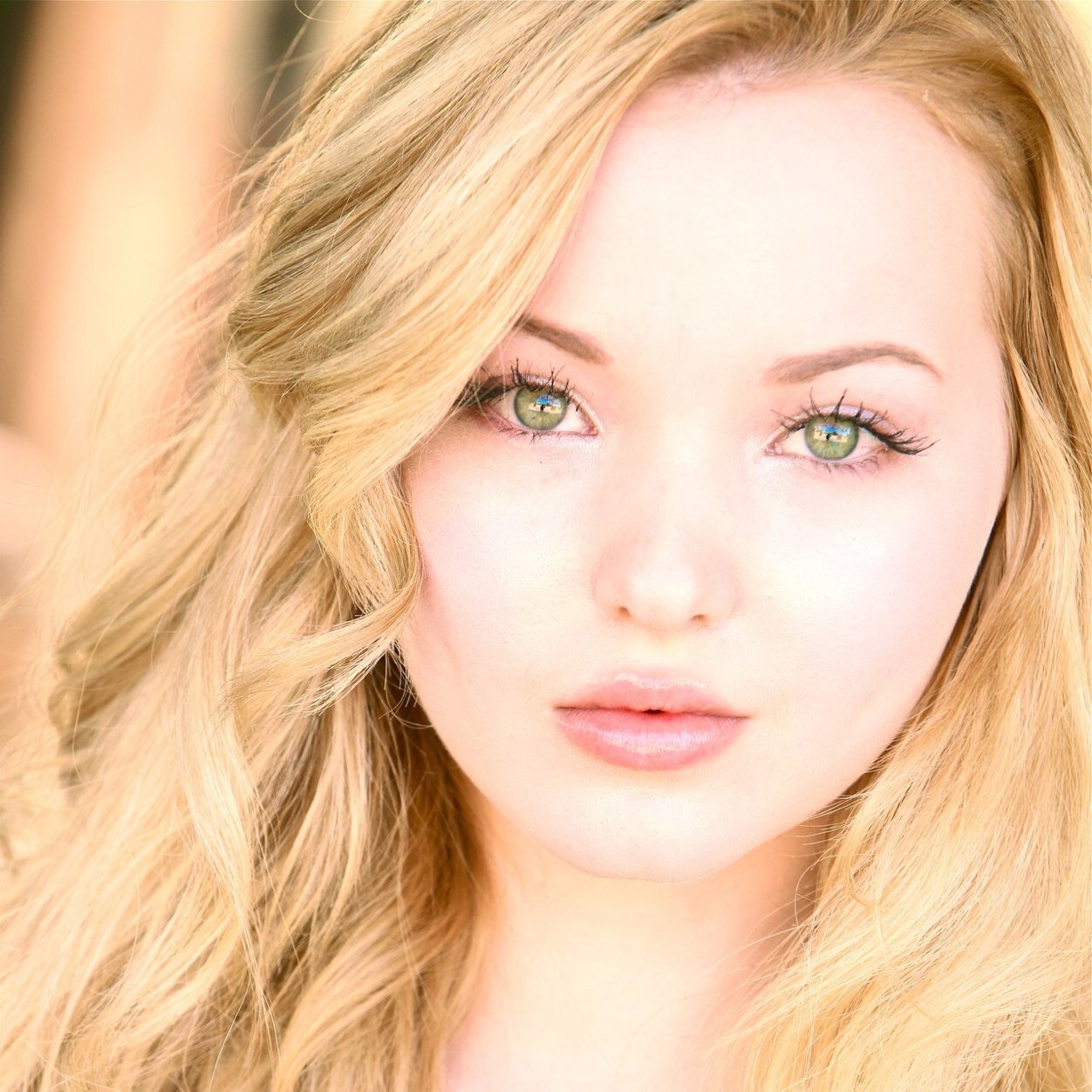 I'm a fan of Dove Cameron so if you like it you can follow me!!!3