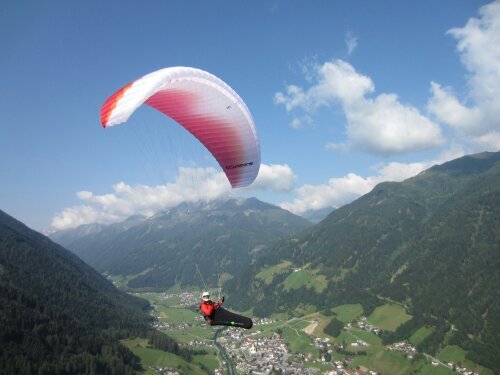 physics, hamradio (@amsatdl, #phase4a #qo100 design team member), paragliding