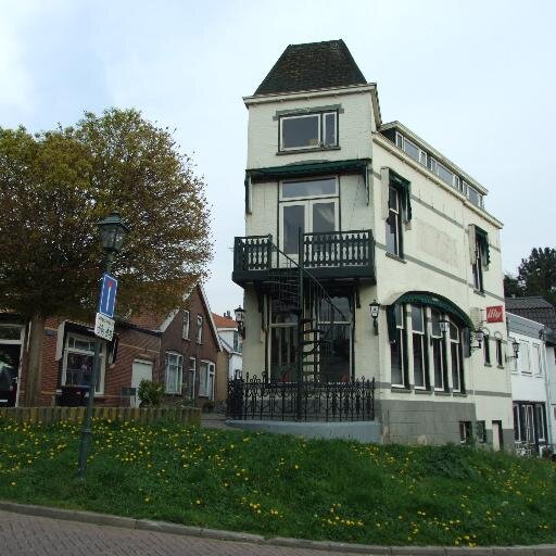 Ambachts pannenkoeken en poffertjeshuis. Veersedijk 2 HI Ambacht