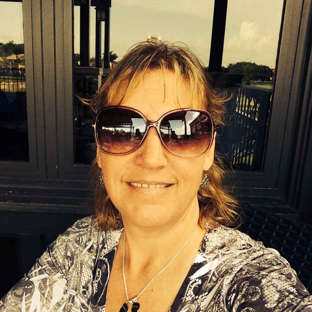 Mom of 3 beautiful daughters. Mimi of a wild brilliant grandson. Daughter of the most high God.