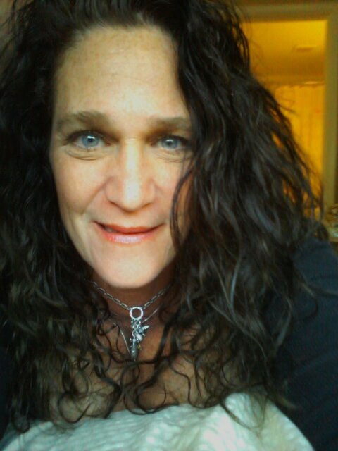 I am an artist. I have a passion for anything creative. I adore my 3 children. I'm living the life I love...Just me and the kids. Living Life Artfully xox