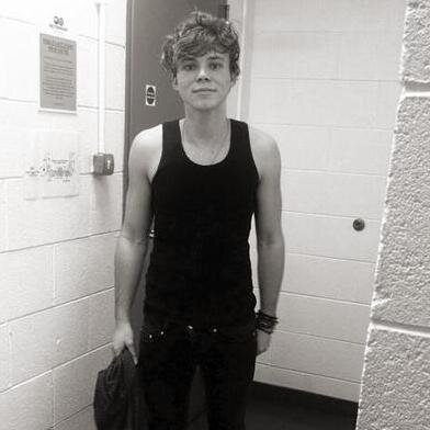 @5sos are the reason I'm alive Kik: hmark13