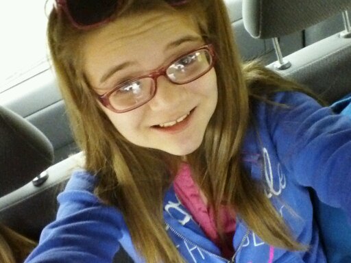 I love boys&girls_____I,luv bananas_and_I hate cheaters;/_oh and I love just love doing it;) message me babe;) ohh yah uh uh haha chat ME;)