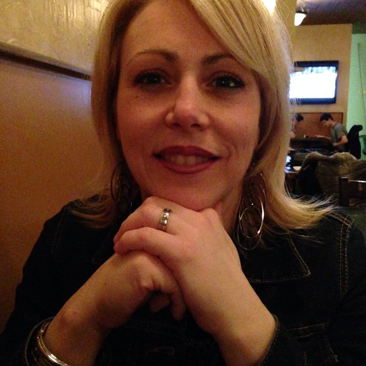 Rienannie's profile picture. Directrice et fondatrice d'un organisme chrétien communautaire.