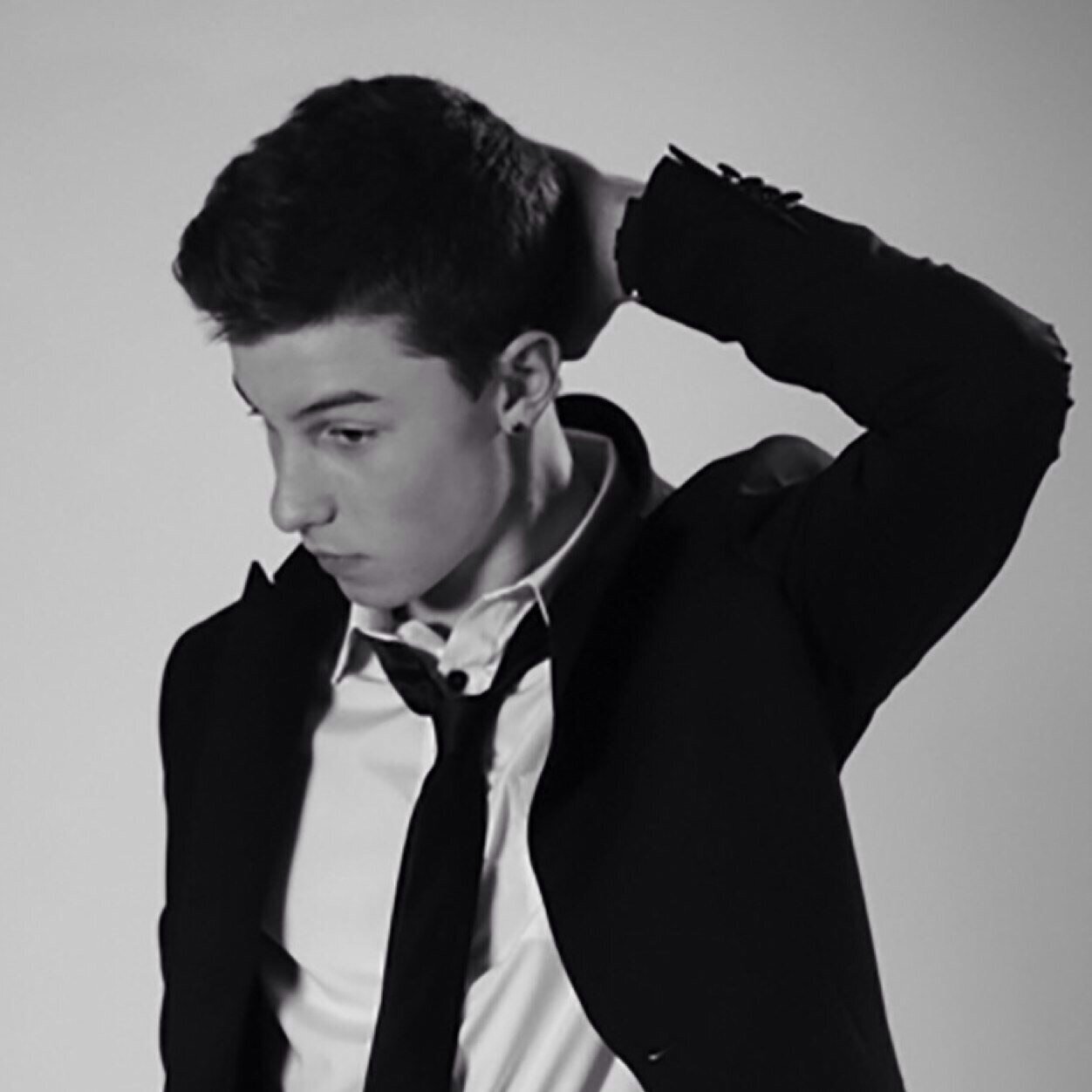 If i follow you so does shawn