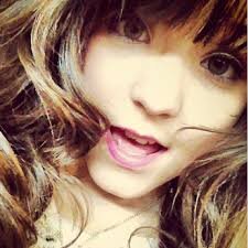 Olá,esse e o meu Twitter oficial.Eu Fiz um novo.Mim Sigam por favor.!!