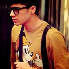zaynmydream_'s profile picture. Eu posso cair e me machucar, mas eu te garanto, no chão eu não fico!
Zayn Malik