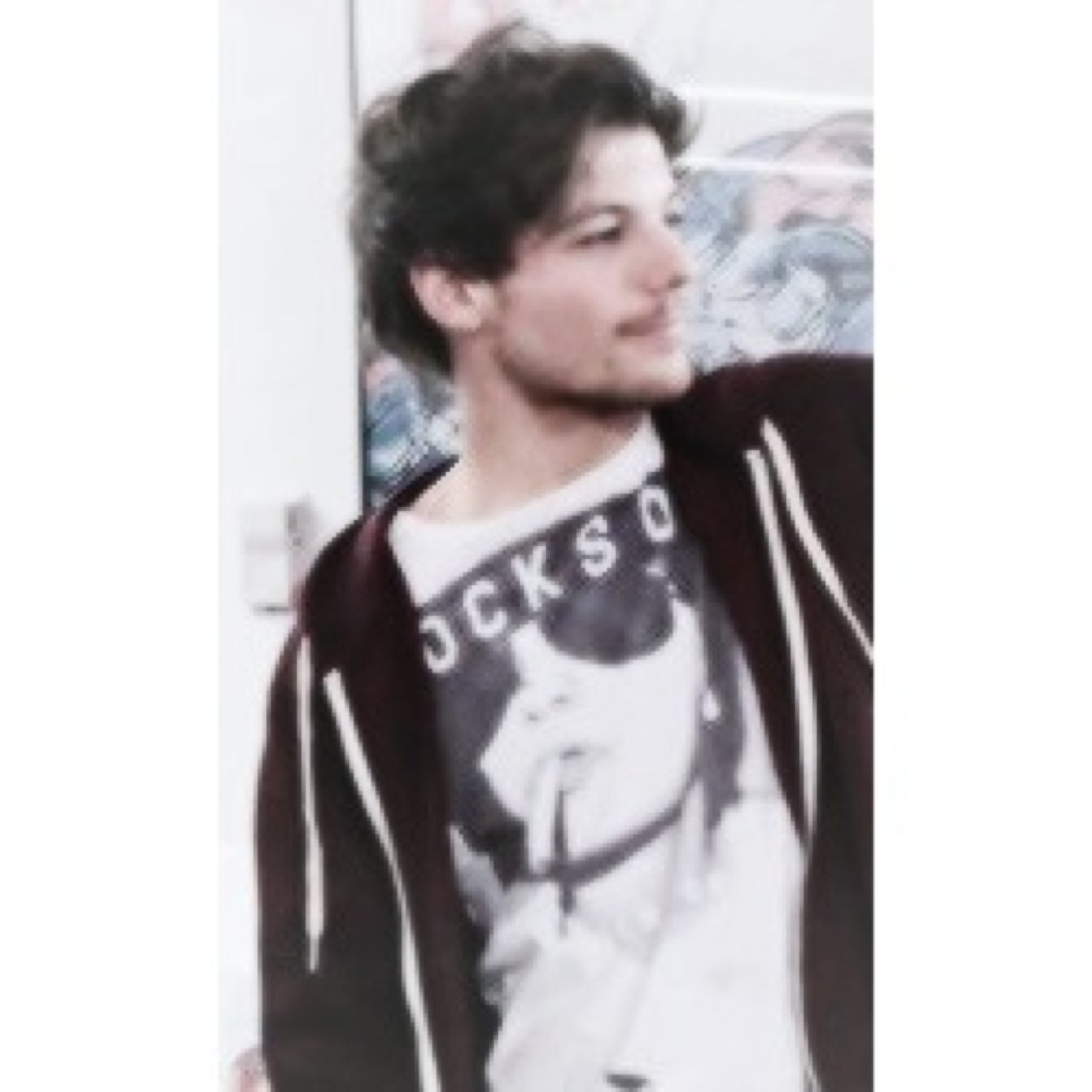 follow @tumbIrashton because shes trying to reach 1k :)))