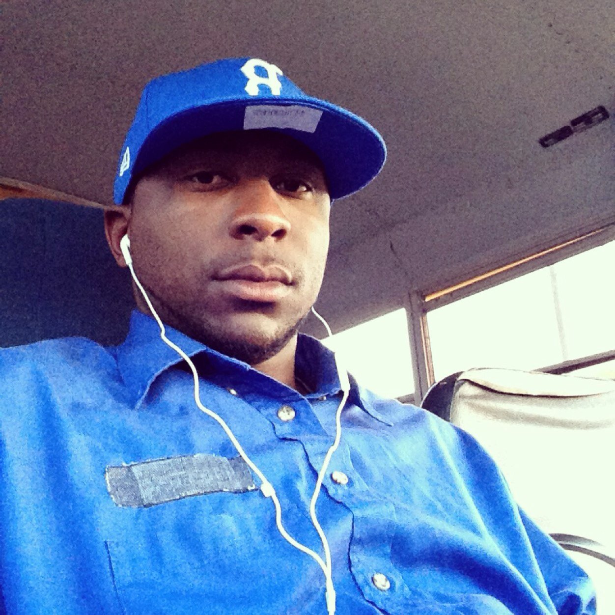 A young nigga tryna live life that's it I'm all bout my money no matter wat