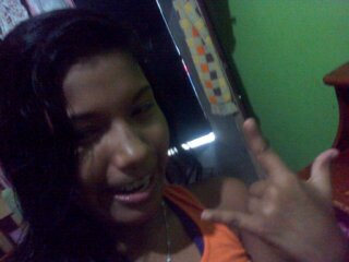 Bailarina de hiiop  bendecida por Dios risueña humilde frontal tengo una familia hermoza aquella madre que impulco valores sobre mii la amo ♥♬☆★☃