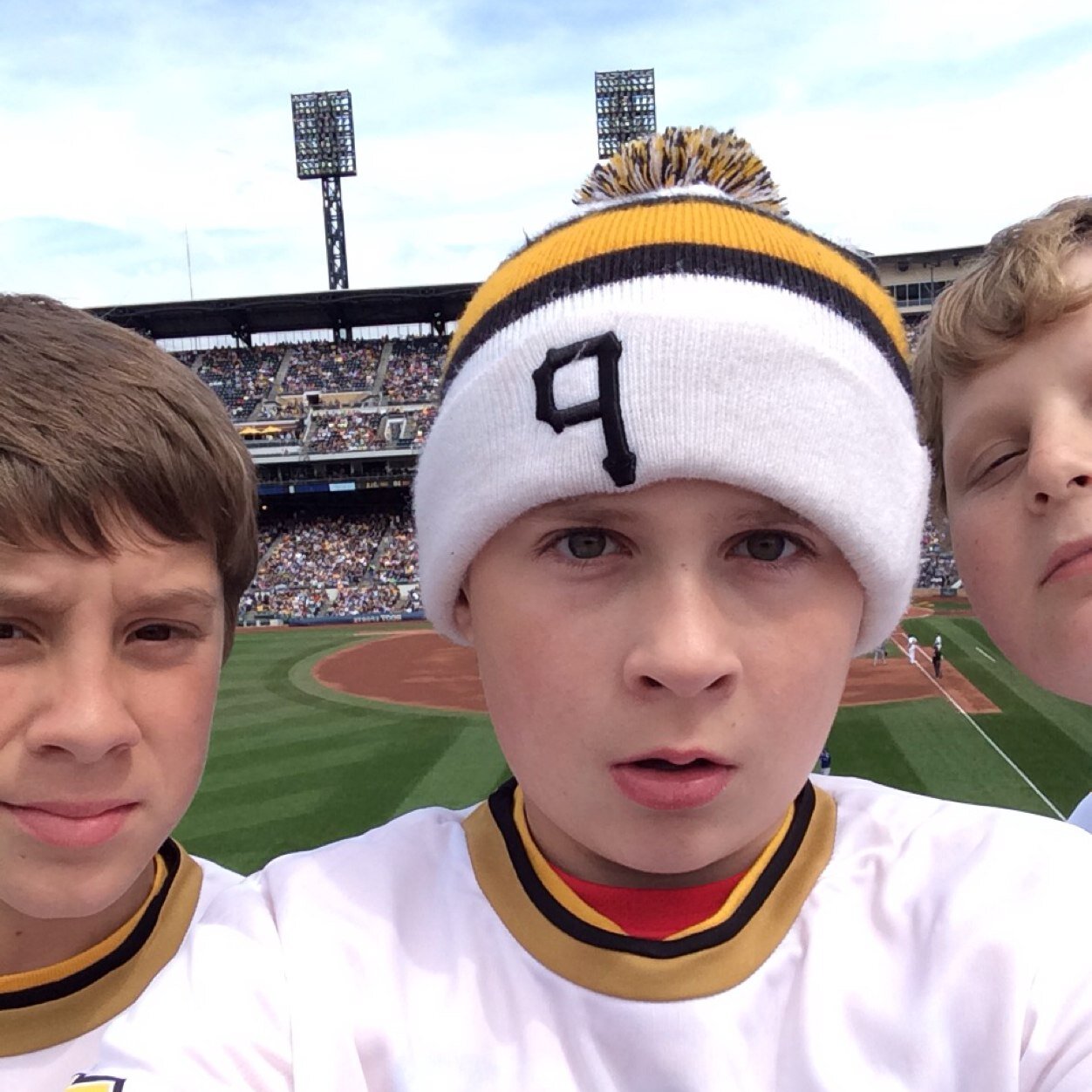 VichaelMenesky's profile picture. http://t.co/vu5SFaatFk http://t.co/gpFGSatK9I            I am barely on twitter but I will try to be on more!