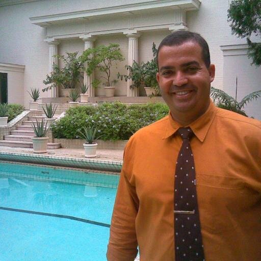 Sou Leandro Costa, diretor executivo da LP.Prestação de serviço Ltda. Pintor, eletricista e construtor de sonhos. É só acessar meu site, ver pra crer?!.