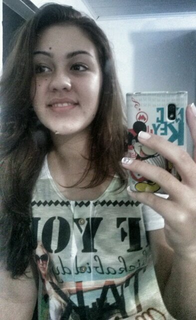 Prefiro o doce silêncio da minha mente barulhenta,do que os barulhos de bocas cheias mais de mentes vazias.