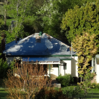 Escape to pet friendly Elm Cottage and relax and recharge. 62 beautiful acres and a river to help you to slow down and enjoy nature at its very best!