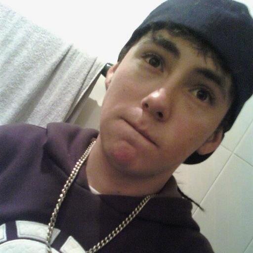 Tem que lutar. Não se abater. Só se entregar. A quem te merecer.㋡ --- só da @annaclaudia_t ♥ então nem tenta ! ;)