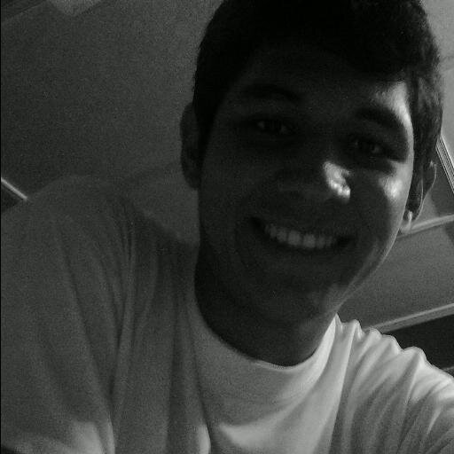 ME CONSIDERO UNA PERSONA CHEVERE ME GUSTA AYUDAR A LAS DEMAS PERSONAS Y ME ENCANTA REIRME MUCHO