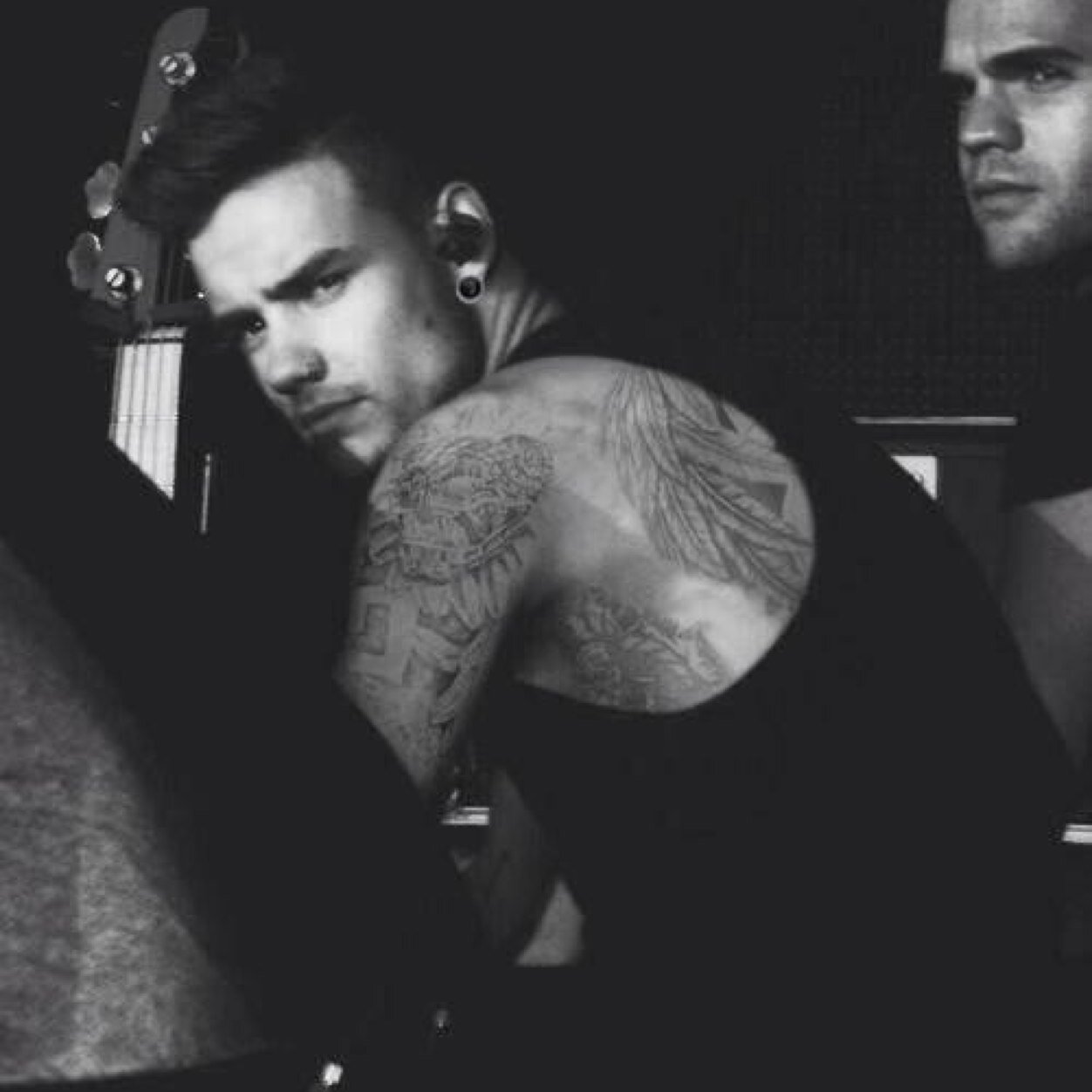 HEY I KNOW THESE ARE ANNOYING BUT COULD YOU GO FOLLOW @casulouis @casulouis PLEASE ILYSM❤️❤️