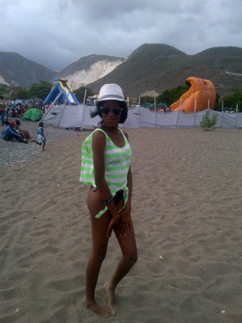 I am beautiful,smart,slim and trim, intelligent and fun to be around. I love to party and go out.