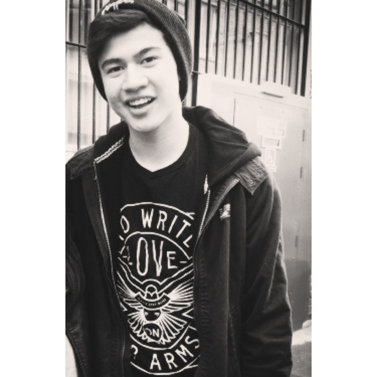 saved account || it would be nice if u follow @nouishemmings_