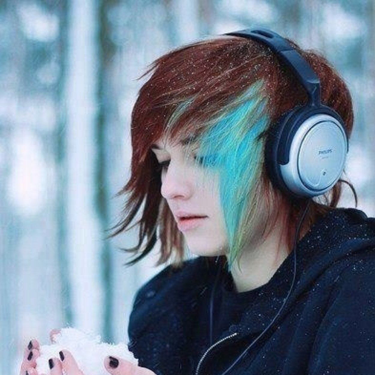 It's the same old story, homeless kid with no family if you count being a snow leopard and blind as 'the same old story.' Making friends would be nice [RP]