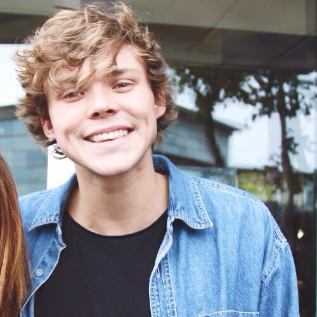 free follow from @elitehemmings