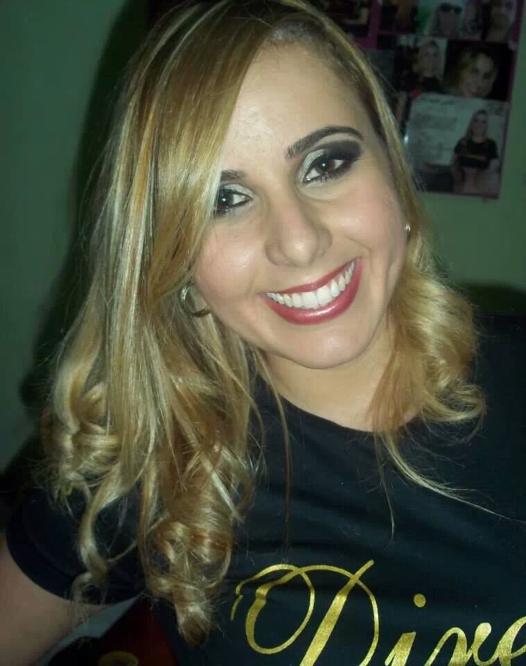 Nao tenho o que dizer de mim,sou geminiana,muito instavel,versartil e as vezes imoral,mas no fundo uma otima pessoa,quero propagar o bem pela humanidade...