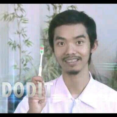 Cuma pemain biola untuk memikat hati kamu... iya kamu.