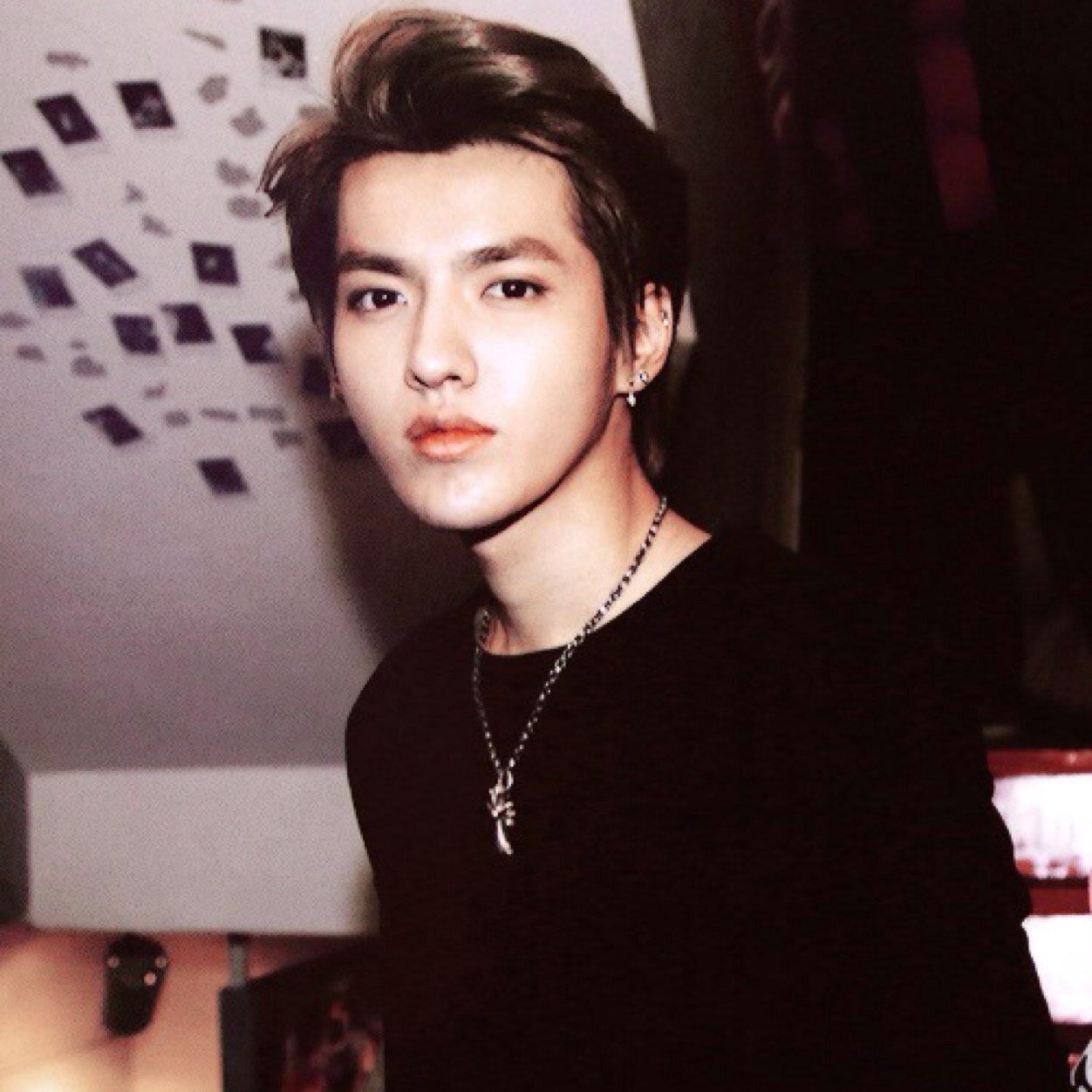 。kris galaxy style. ig : galaxy_fanfan 。