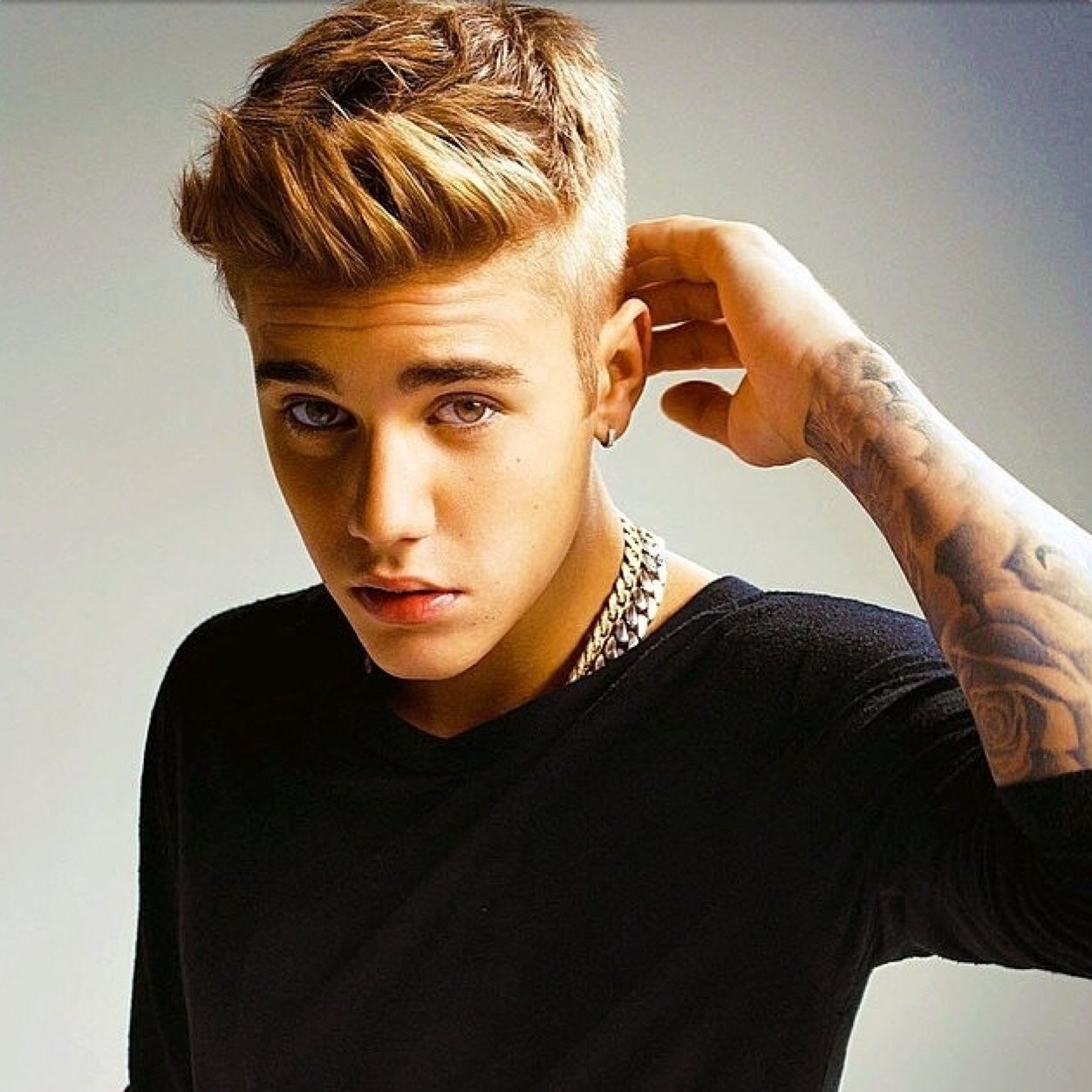 Follow @biebsglassdoors NOT THIS ACC
I WILL UNFOLLOW IF YOU DONT!!!!