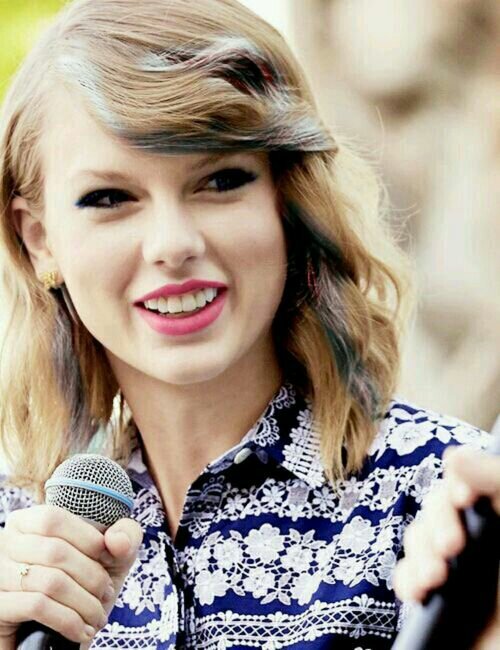 darling, you look beautiful in everything & that's for sure ❥