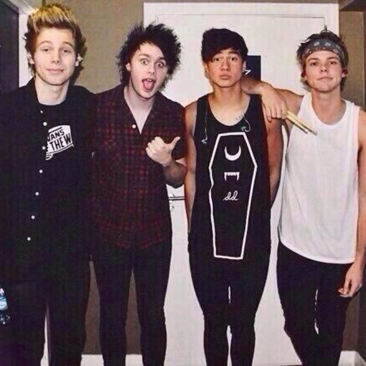 https://t.co/ian3UORmiY main acc -@calumskiwifruit