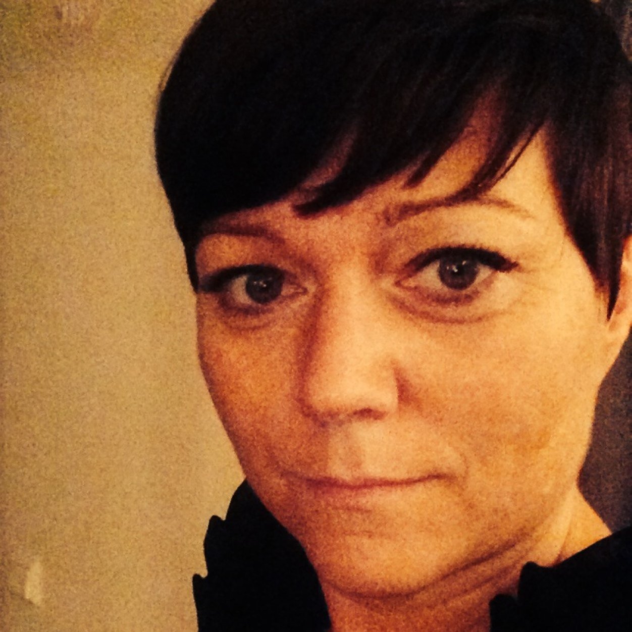 Marknadsförare på Bäckadalsgymnasiet, Jkpg. Twittrar privat (för det mesta).