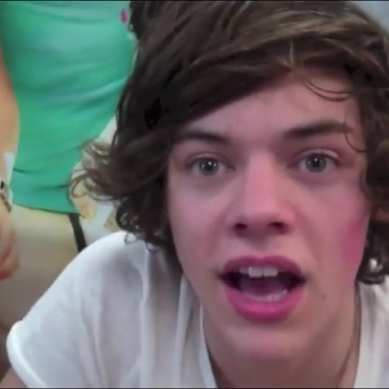 Follow @lighteyedniall and rt https://t.co/F1YQMfctoh