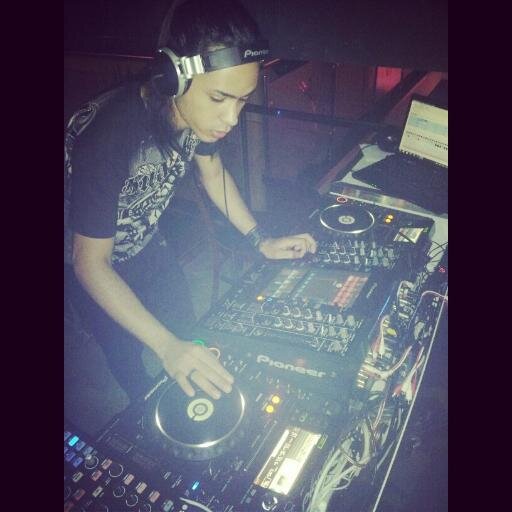 Resident dj Afrika Club santo domingo 
@afrikaclub
BBM: 7A3AFBDD    
whatsapp: 829-812-8318 
Dream Team djs