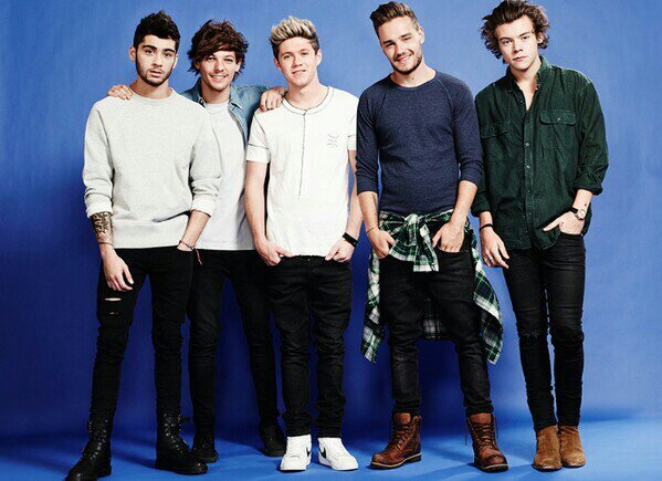 follow @1D_Vines_5SOS (NOT THIS ACCOUNT) and favorite the first tweet for 5 free follows :)