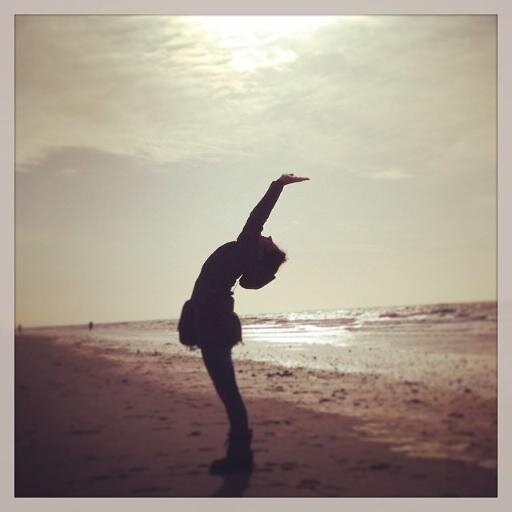 In love with yoga . Life's student . Chocolate addict . Yoga teacher in Paris / 95 / 78 .
