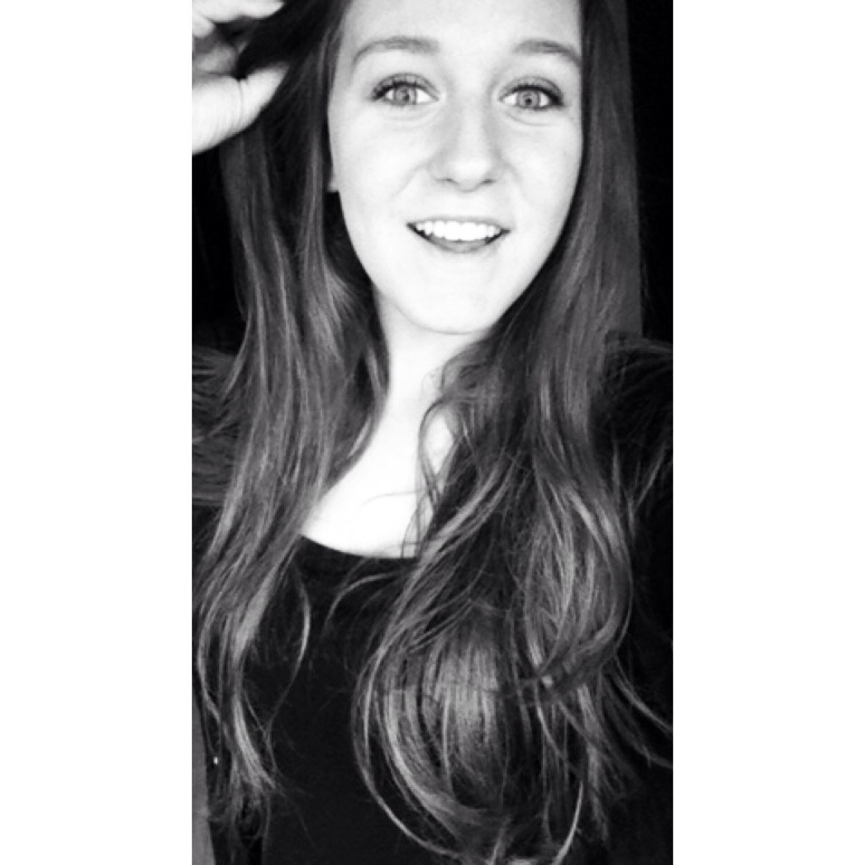 Dutch girl • fifteen years old • instagram; kusjevanlarissa • every song is a beautiful song when you dance with your heart