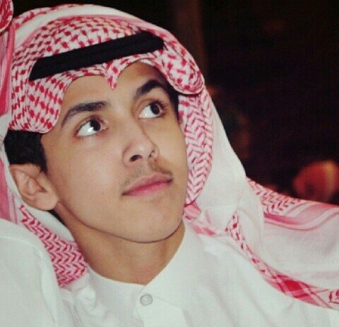 عاشق.  الهلال. حتى. الجنون.