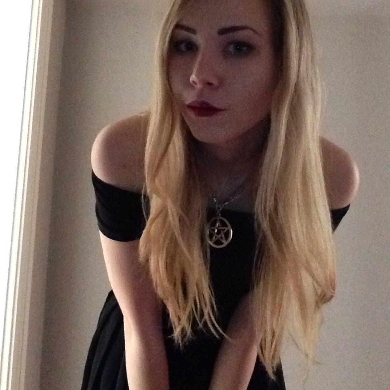 Broken_Stitches's profile picture. Fashion graduate (Knitwear). 
Fashion/Beauty Blogger.
Tea-aholic. Vegetarian. #fbloggers #bbloggers 

https://t.co/u1G7SnO7xy